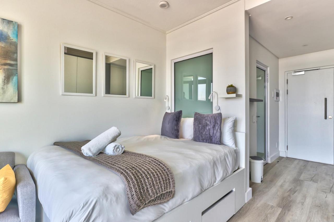 706 1onalbert * Cape Town