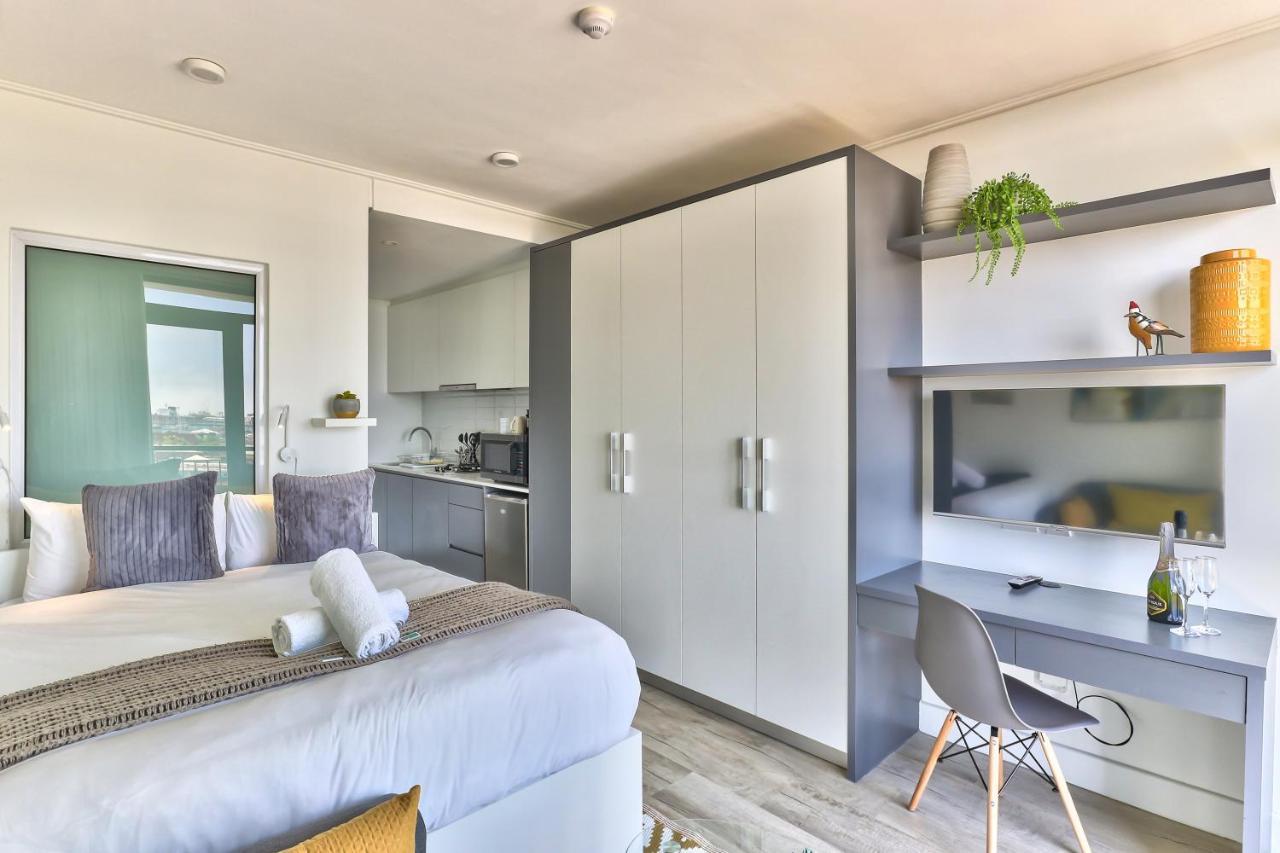 Apartment 706 1onalbert